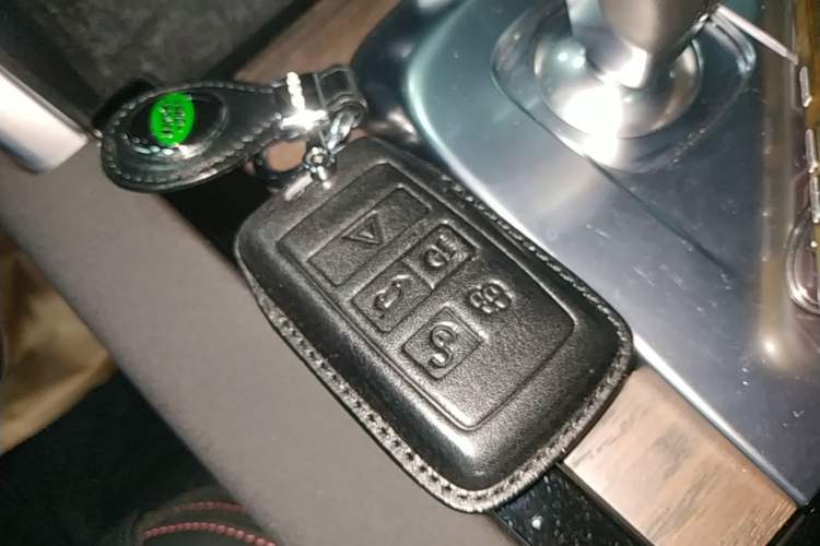 Used Land Rover Discovery Sport 2022 249 PS R-Dynamic SE Performance Tech Edition 5 Seats Vehicle Key