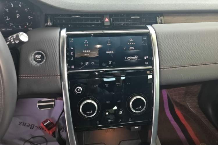 Used Land Rover Discovery Sport 2023 249 PS R-Dynamic SE Performance Tech Edition Audio And AC Panel