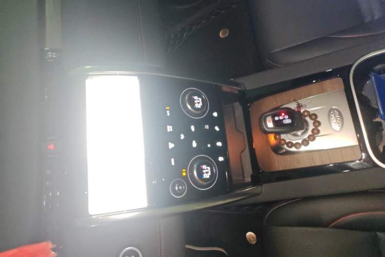 Used Land Rover Discovery Sport 2023 249 PS R-Dynamic SE Performance Tech Edition Audio And AC Panel