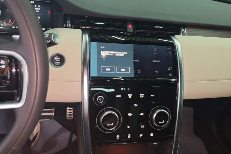 Used Land Rover Discovery Sport 2023 249 PS R-Dynamic SE Performance Tech Edition Audio And AC Panel
