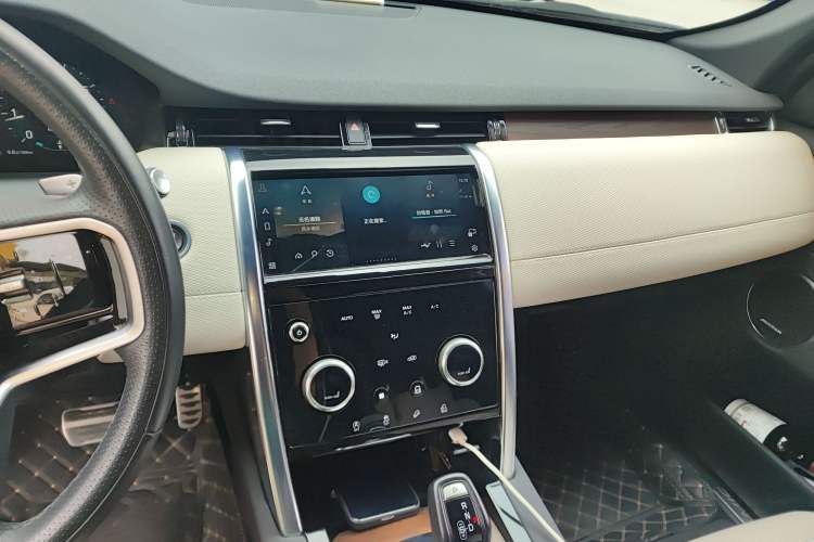 Used Land Rover Discovery Sport 2023 249 PS R-Dynamic SE Performance Tech Edition Audio And AC Panel