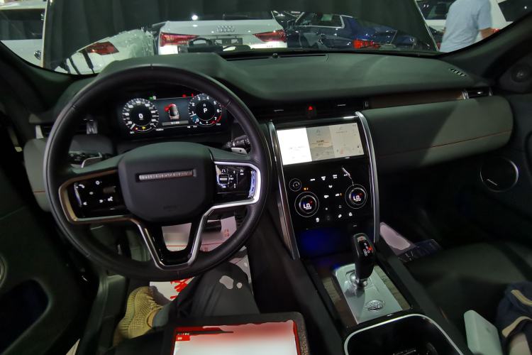 Used Land Rover Discovery Sport 2023 249 PS R-Dynamic SE Performance Tech Edition Center Console
