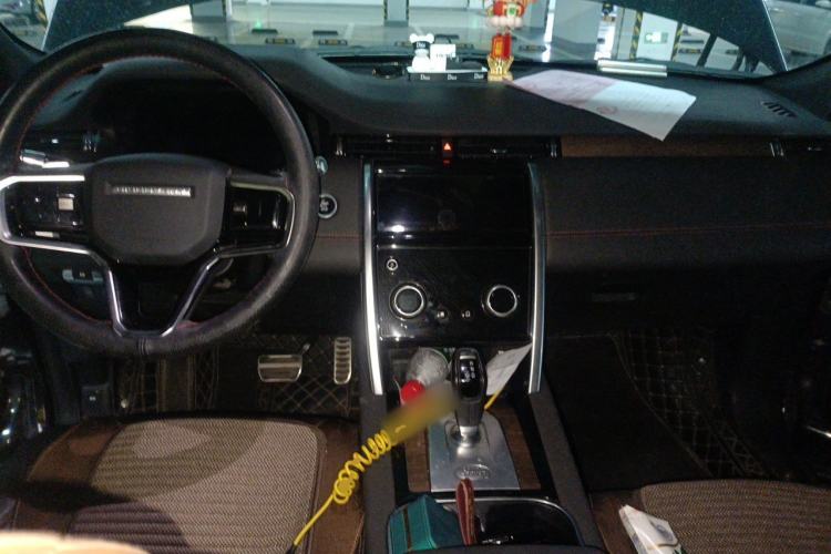 Used Land Rover Discovery Sport 2023 249 PS R-Dynamic SE Performance Tech Edition Center Console