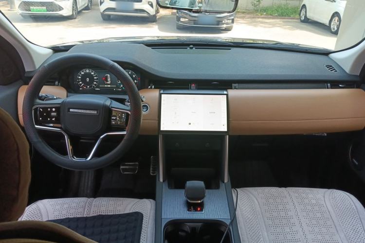 Used Land Rover Discovery Sport 2023 249 PS R-Dynamic S Performance Edition Center Console