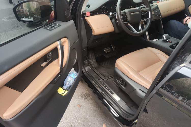 Used Land Rover Discovery Sport 2023 249 PS R-Dynamic HSE Luxury Custom Edition Driver Seat