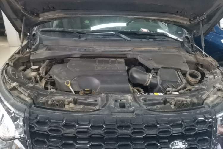 Used Land Rover Discovery Sport 2023 249 PS R-Dynamic S Performance Edition Engine Bay
