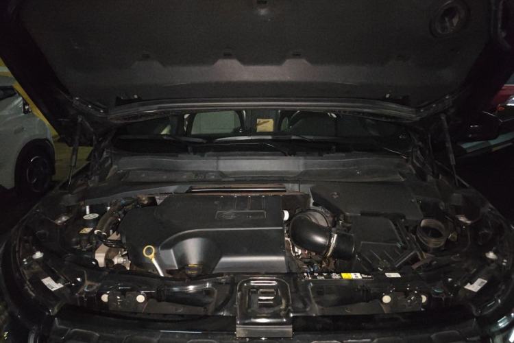 Used Land Rover Discovery Sport 2023 249 PS R-Dynamic S Performance Edition Engine Bay