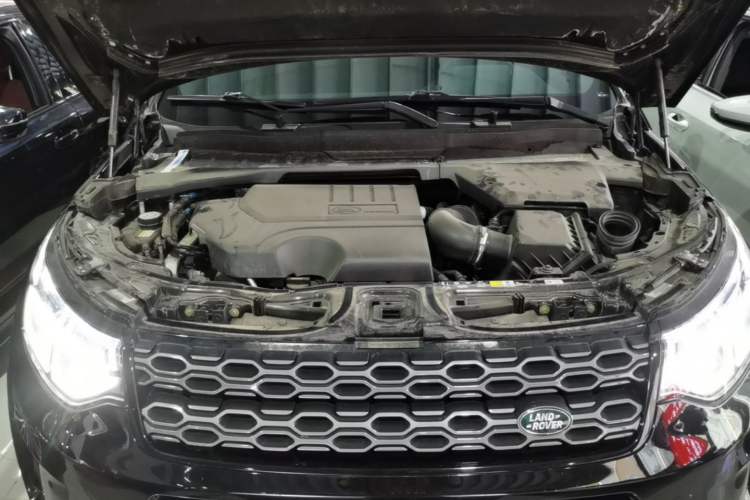 Used Land Rover Discovery Sport 2023 249 PS R-Dynamic SE Performance Tech Edition Engine Bay