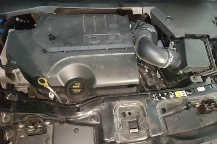 Used Land Rover Discovery Sport 2023 249 PS R-Dynamic S Performance Edition Engine Bay