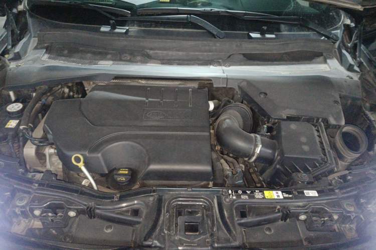 Used Land Rover Discovery Sport 2023 249 PS R-Dynamic SE Performance Tech Edition Engine Bay