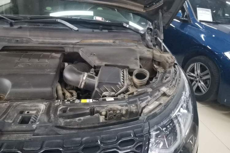 Used Land Rover Discovery Sport 2023 249 PS R-Dynamic S Performance Edition Engine Bay Left