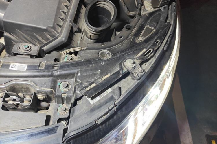Used Land Rover Discovery Sport 2023 249 PS R-Dynamic S Performance Edition Engine Bay Left