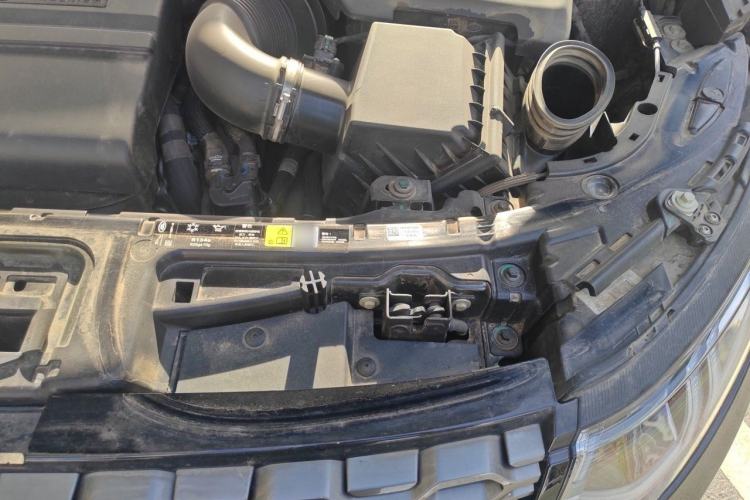 Used Land Rover Discovery Sport 2023 249 PS R-Dynamic S Performance Edition Engine Bay Left