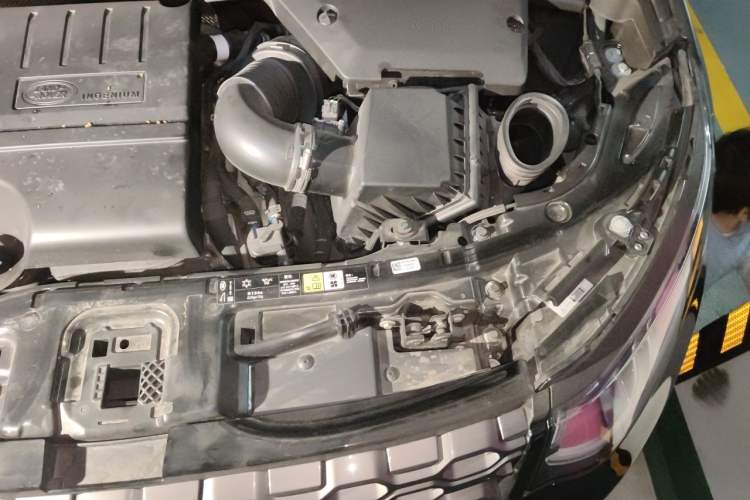 Used Land Rover Discovery Sport 2023 249 PS R-Dynamic S Performance Edition Engine Bay Left