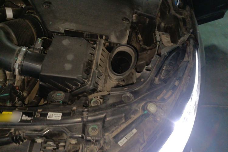 Used Land Rover Discovery Sport 2023 249 PS R-Dynamic SE Performance Tech Edition Engine Bay Left