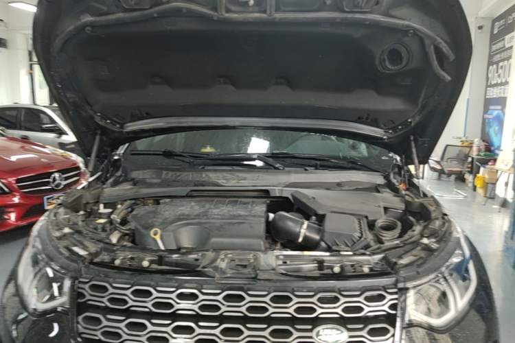 Used Land Rover Discovery Sport 2023 249 PS R-Dynamic SE Performance Tech Edition Engine Bay