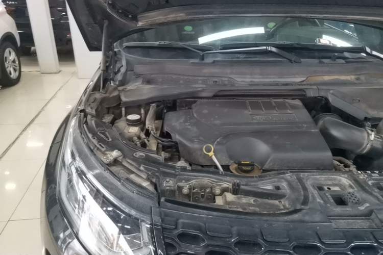 Used Land Rover Discovery Sport 2023 249 PS R-Dynamic S Performance Edition Engine Bay Right
