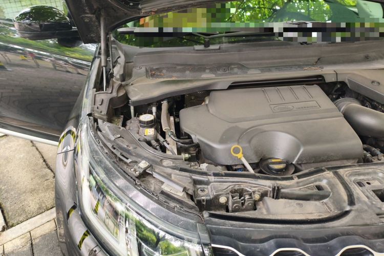 Used Land Rover Discovery Sport 2023 249 PS R-Dynamic SE Performance Tech Edition Engine Bay Right