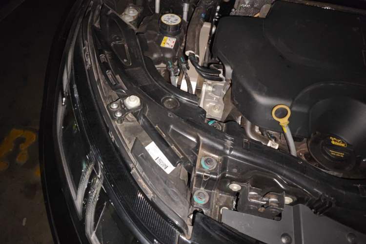 Used Land Rover Discovery Sport 2023 249 PS R-Dynamic S Performance Edition Engine Bay Right