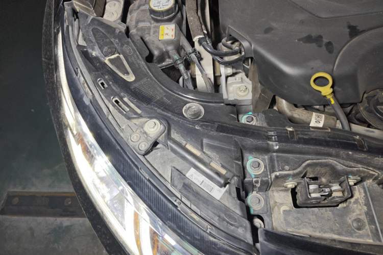 Used Land Rover Discovery Sport 2023 249 PS R-Dynamic S Performance Edition Engine Bay Right