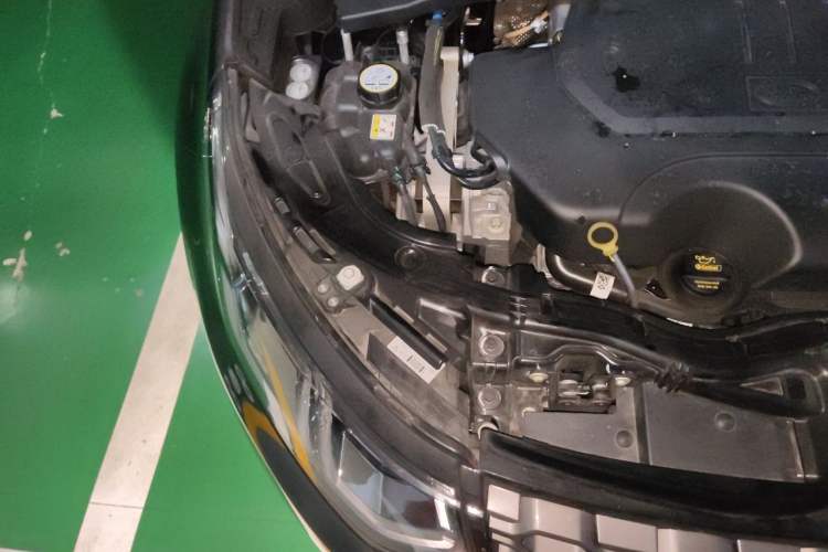 Used Land Rover Discovery Sport 2023 249 PS R-Dynamic S Performance Edition Engine Bay Right