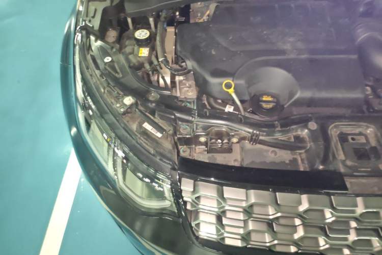 Used Land Rover Discovery Sport 2023 249 PS R-Dynamic SE Performance Tech Edition Engine Bay Right