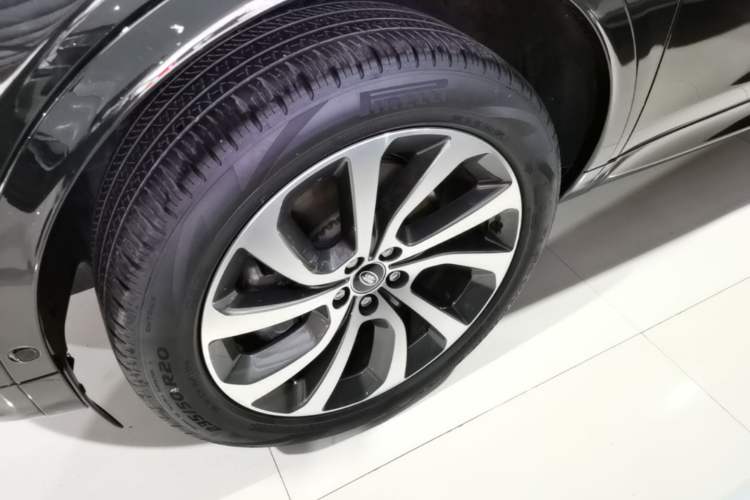 Used Land Rover Discovery Sport 2023 249 PS R-Dynamic SE Performance Tech Edition Exterior 4