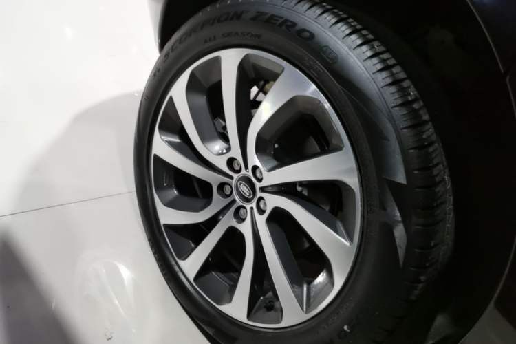 Used Land Rover Discovery Sport 2023 249 PS R-Dynamic SE Performance Tech Edition Exterior 5