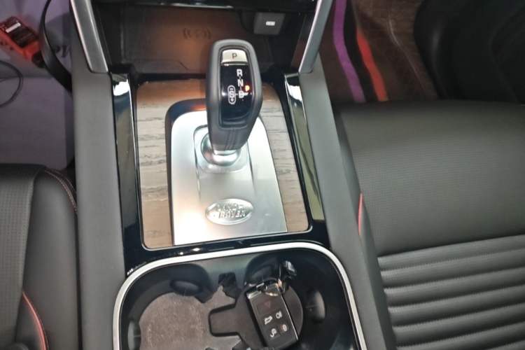 Used Land Rover Discovery Sport 2023 249 PS R-Dynamic SE Performance Tech Edition Gear Lever