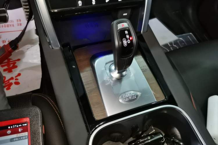 Used Land Rover Discovery Sport 2023 249 PS R-Dynamic SE Performance Tech Edition Gear Lever