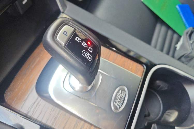 Used Land Rover Discovery Sport 2023 249 PS R-Dynamic S Performance Edition Gear Lever