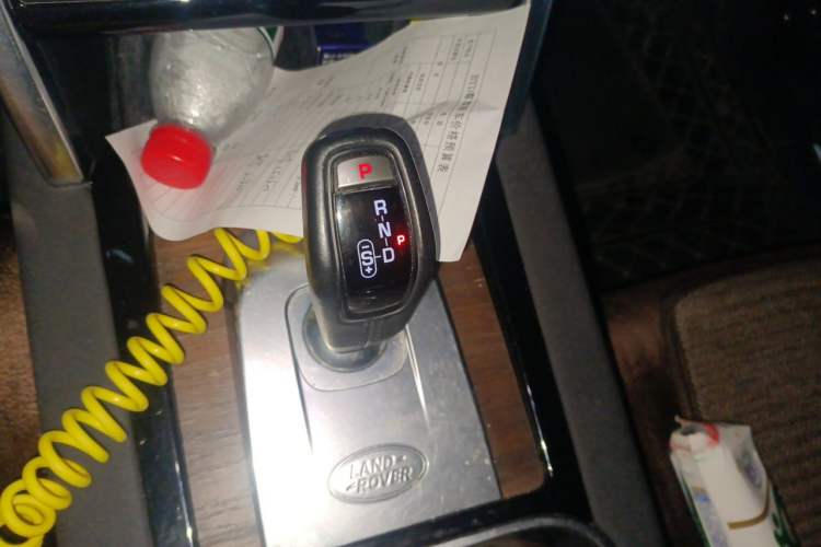 Used Land Rover Discovery Sport 2023 249 PS R-Dynamic SE Performance Tech Edition Gear Lever