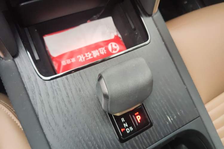 Used Land Rover Discovery Sport 2023 249 PS R-Dynamic HSE Luxury Custom Edition Gear Lever