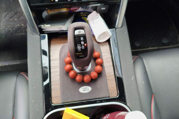 Used Land Rover Discovery Sport 2023 249 PS R-Dynamic S Performance Edition Gear Lever