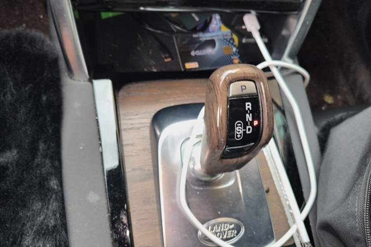 Used Land Rover Discovery Sport 2023 249 PS R-Dynamic S Performance Edition Gear Lever