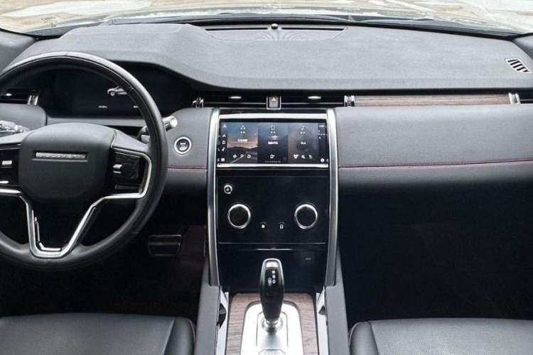 Used Land Rover Discovery Sport 2023 249 PS R-Dynamic SE Performance Tech Edition Interior 1