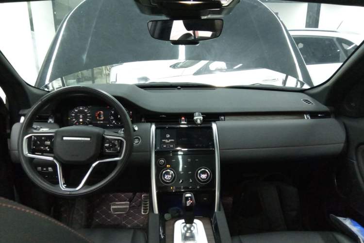 Used Land Rover Discovery Sport 2023 249 PS R-Dynamic S Performance Edition Interior 2
