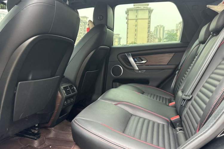Used Land Rover Discovery Sport 2023 249 PS R-Dynamic SE Performance Tech Edition Interior 3
