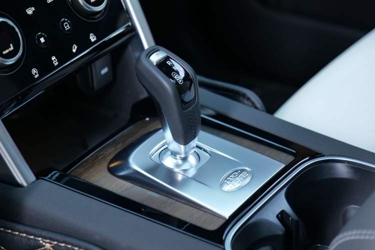 Used Land Rover Discovery Sport 2023 249 PS R-Dynamic SE Performance Tech Edition Interior 3