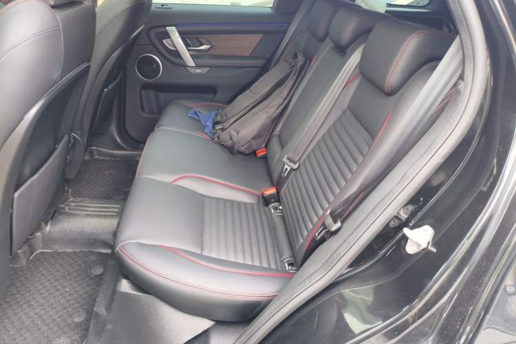 Used Land Rover Discovery Sport 2023 249 PS R-Dynamic S Performance Edition Interior 4