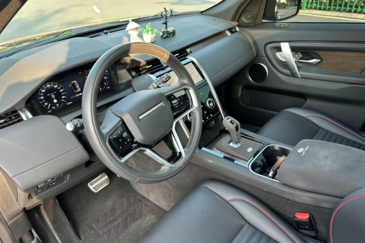 Used Land Rover Discovery Sport 2023 249 PS R-Dynamic S Performance Edition Interior 5