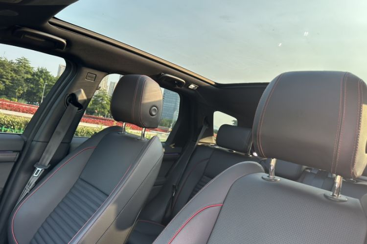 Used Land Rover Discovery Sport 2023 249 PS R-Dynamic S Performance Edition Interior 6