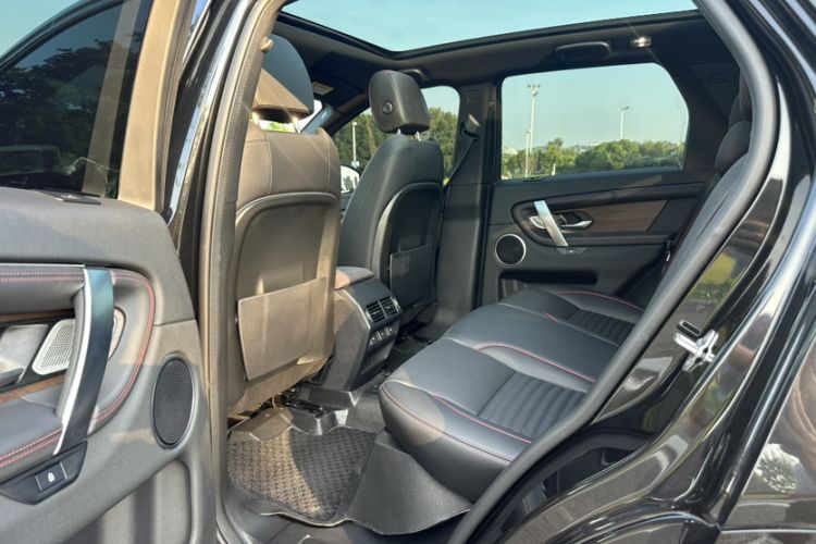 Used Land Rover Discovery Sport 2023 249 PS R-Dynamic S Performance Edition Interior 8