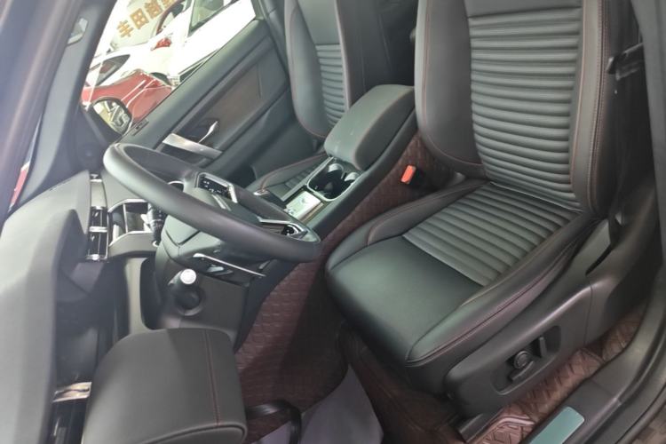 Used Land Rover Discovery Sport 2023 249 PS R-Dynamic SE Performance Tech Edition Left Front Seat