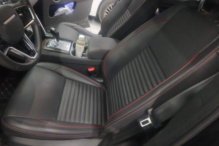 Used Land Rover Discovery Sport 2023 249 PS R-Dynamic S Performance Edition Left Front Seat