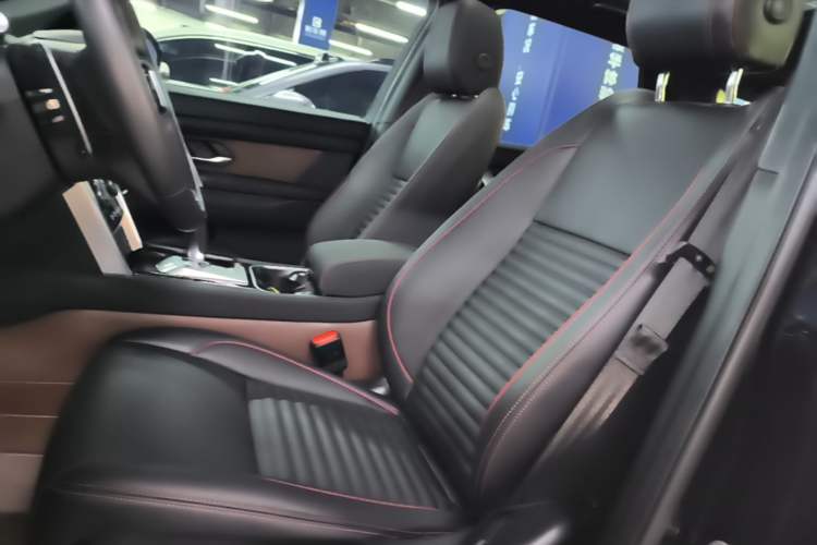 Used Land Rover Discovery Sport 2023 249 PS R-Dynamic S Performance Edition Left Front Seat