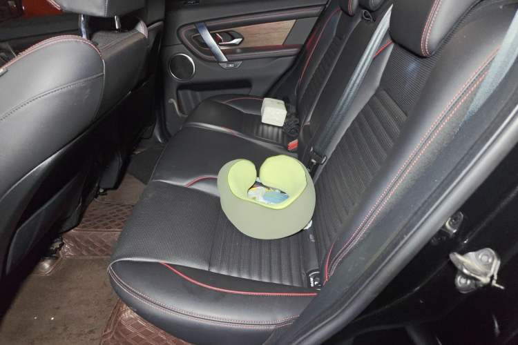 Used Land Rover Discovery Sport 2023 249 PS R-Dynamic S Performance Edition Left Rear Seat