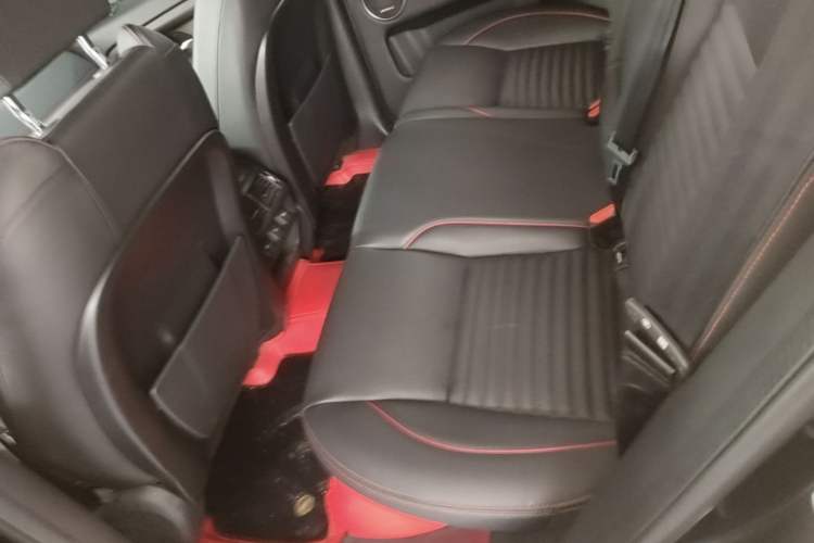 Used Land Rover Discovery Sport 2023 249 PS R-Dynamic SE Performance Tech Edition Left Rear Seat