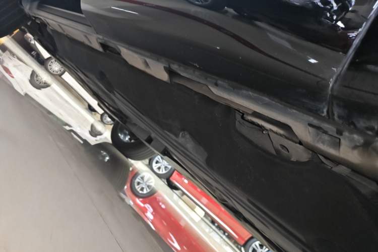 Used Land Rover Discovery Sport 2023 249 PS R-Dynamic SE Performance Tech Edition Left Side Sill