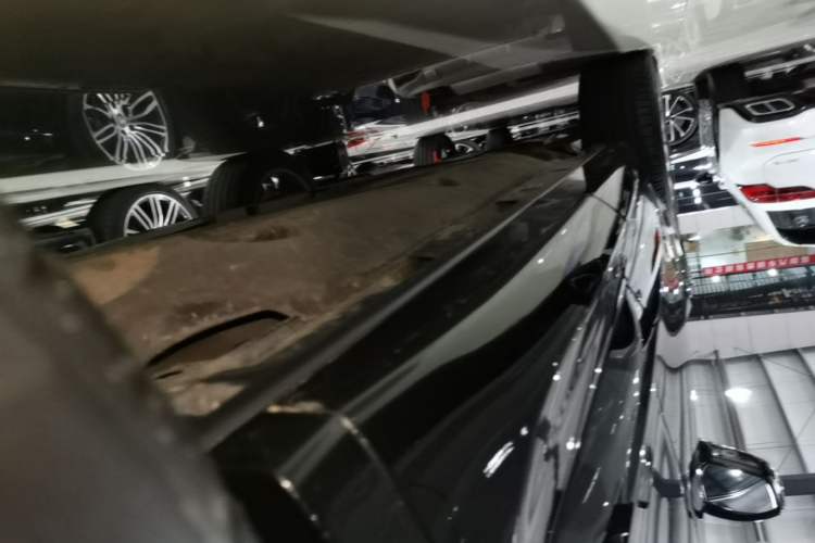 Used Land Rover Discovery Sport 2023 249 PS R-Dynamic SE Performance Tech Edition Left Side Sill